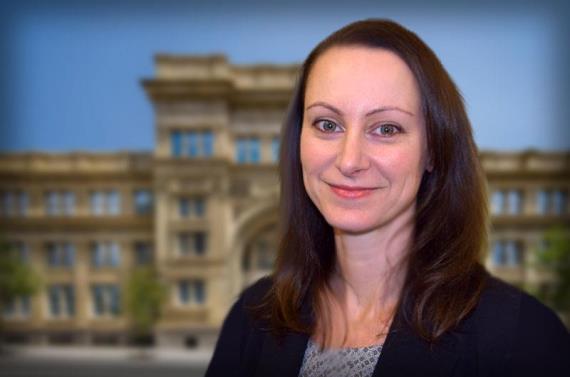 Kristen Lyall headshot